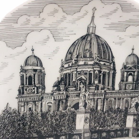 NWT Berlin Black White Lithograph HLR Berlin Plate - Picture 3 of 6